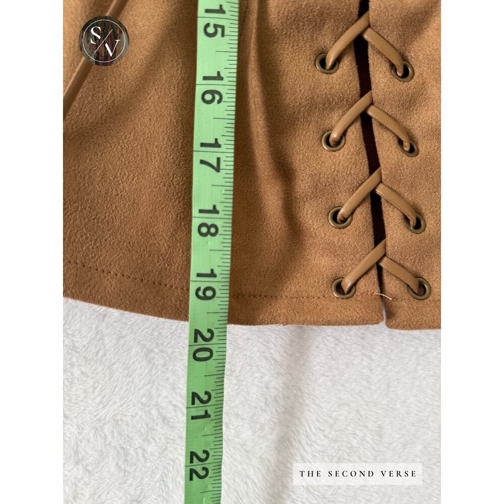 NWT Faux Suede Tan Halter Top W/ Lace Up Detail Festival Size Medium - Picture 3 of 9